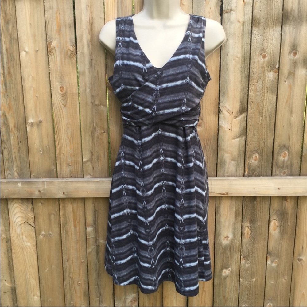 Athleta XS Gray and White Athletic Mini Dress